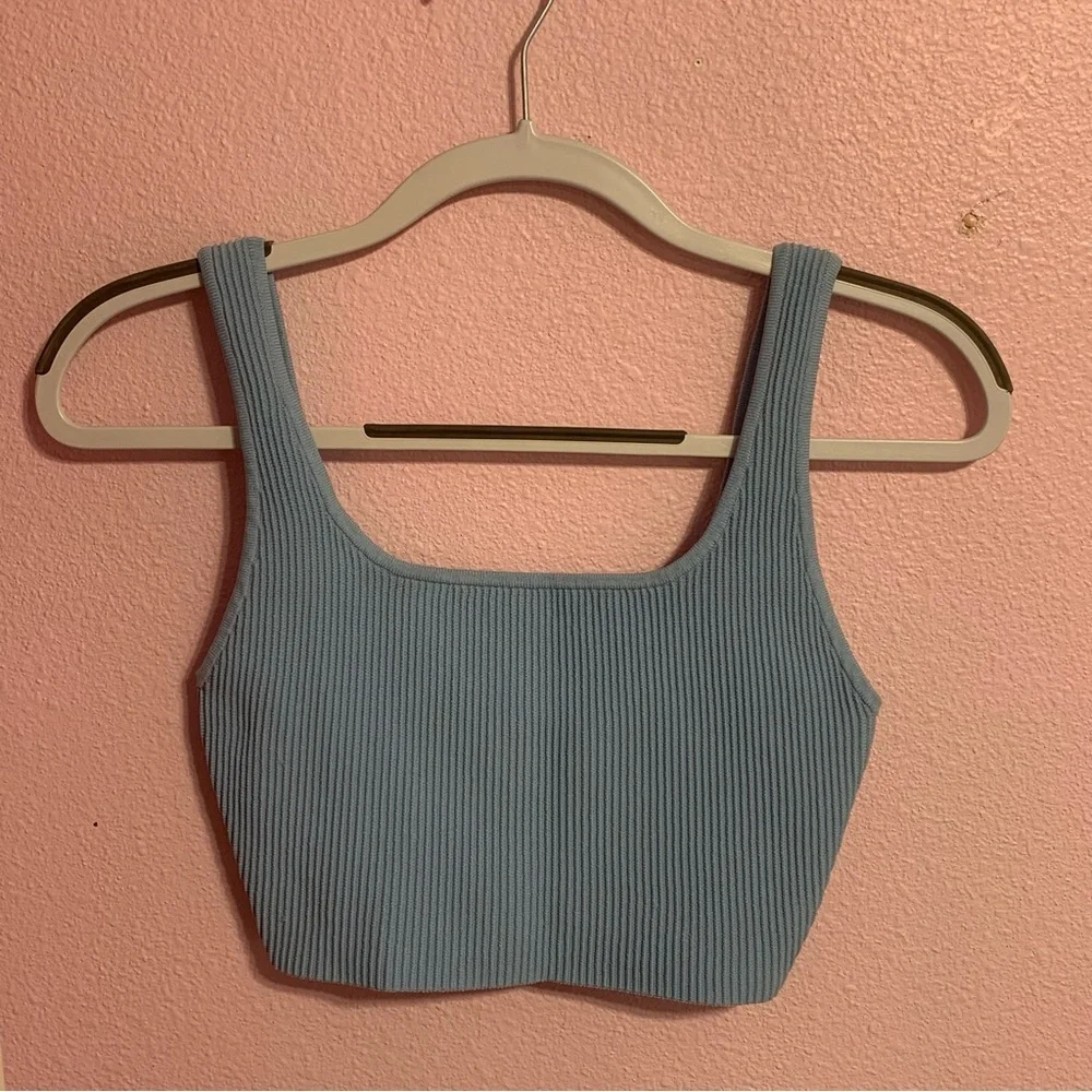 *SOLD* Aritzia Babaton Sculpt Knit Cropped Tank - Picture 2 of 5